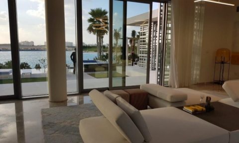 فيلا في وسط دبي قرب الشاطئ الرملي ثلاث غرف نوم وغرفة خادمة 5