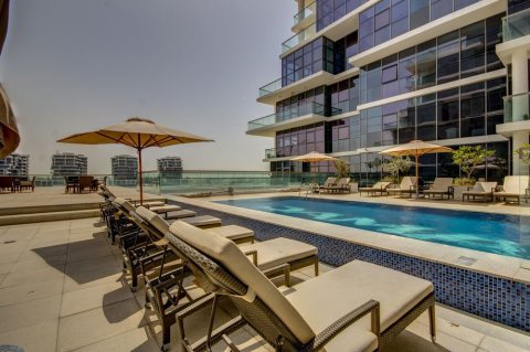 شقة في دبي بأكبر مجمع سكني في دبي علي الجولف ب399الف تقسيط 1