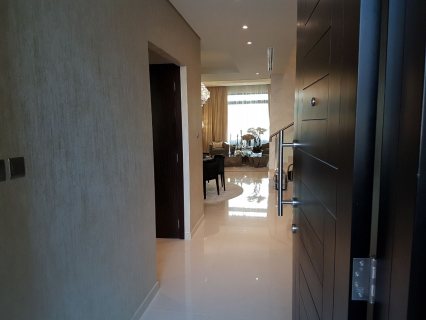 فيلا جاهزة للسكن في دبي 4 غرف وغرفة خادمة علي الجولف 7