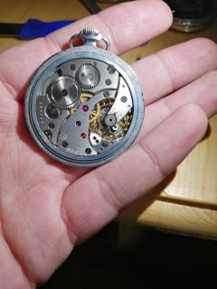  ساعة قديمة تحتوي ١٧ ياقوتة أصلية 2