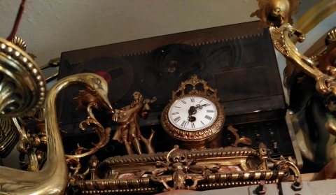 ساعة قديمة نادرة