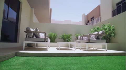 فيلا 5 غرف نوم وصالة على شارع الإمارات  ضمن مشروع متكامل في الشارقة  5