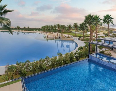 فيلا 4 غرف نوم وغرفة خادمة وتراس جوار البحيرة الكريستالية الزرقاء في دبي 4