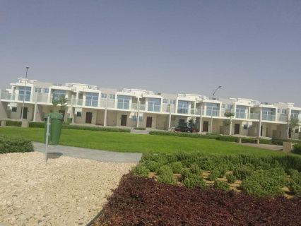 فيلا 3 غرف نوم وسط ملاعب الغولف في دبي  ب 999 ألف درهم  3