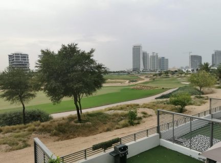 فيلا للبيع في دبي بإطلالة رائعة  وموقع ممتاز في الصف الأول على ملاعب الغولف 2