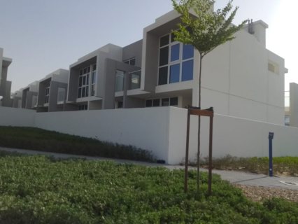 فيلا دورين مع حديقة  جاهزة للبيع في دبي ب 750 ألف درهم كاش  5