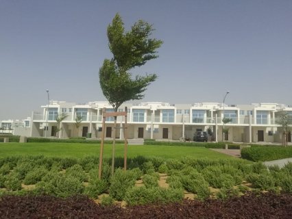 فيلا دورين مع حديقة  جاهزة للبيع في دبي ب 750 ألف درهم كاش 