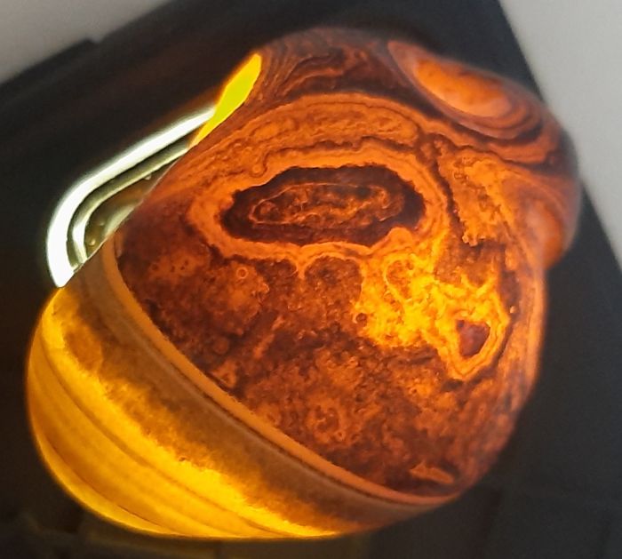 حجر كريم لا يقدر بمال  3