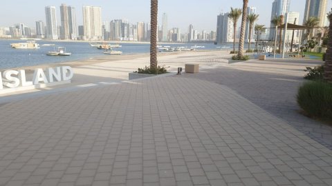 مشروع الواجهه البحريه الوحيد في وسط الشارقه و على حدود دبي 1
