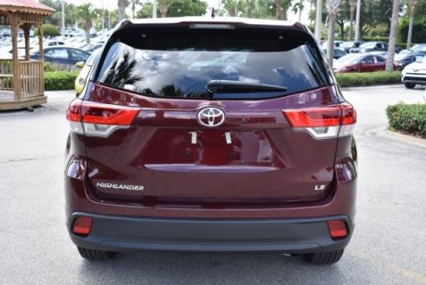 Selling My 7 Months Used 2018 Toyota Highlander  3