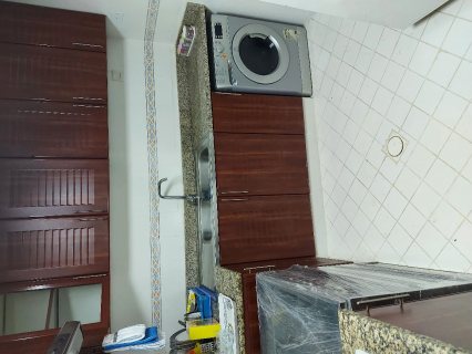 شقة غرفتين وصالة بها بلاكونه علي شارع رئسي في النعيمية 1 مقابل أسواق الامارات  3