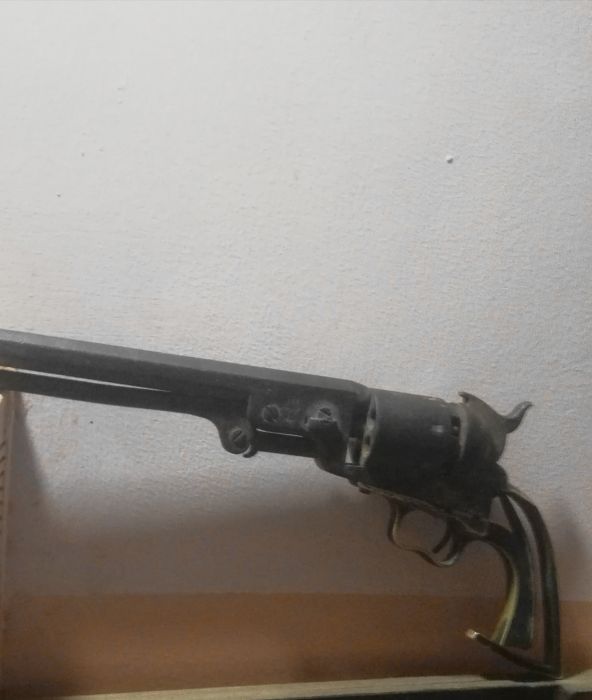 مسدس اثري Colt model 1851 navy revolve