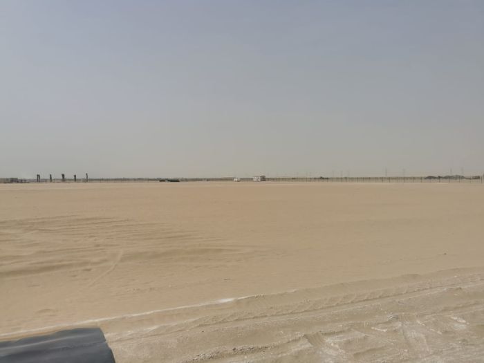 للبيع مزرعة بموقع مميز جدا بين دبي وأبوظبي منطقة العجبان  صالحة للزراعة  2