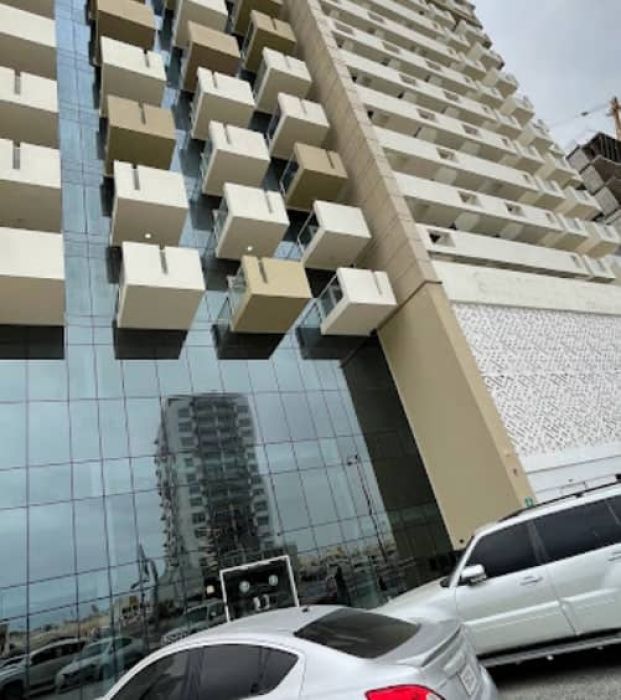 تملك شقة غرفتين وصالة بين شارع الشيخ زايد وشارع الشيخ محمد بن زايد     3