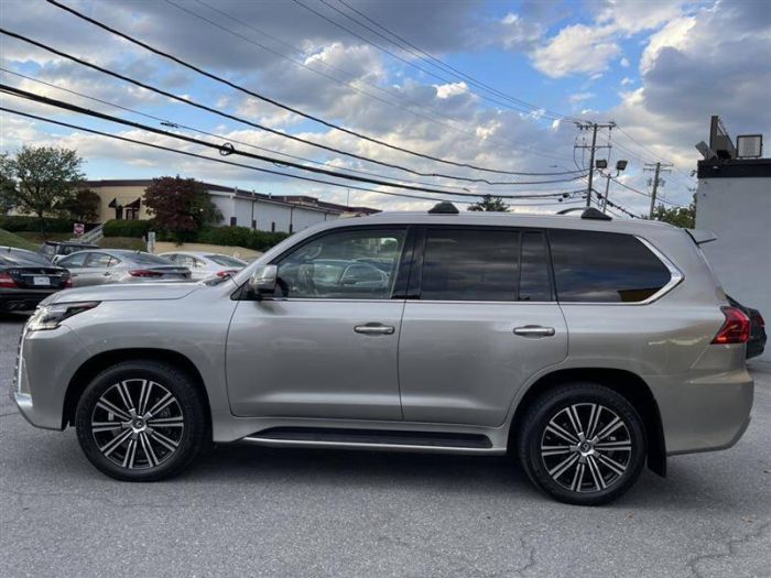 Selling Used 2020 Lexus LX 570 Accidental Free For Sell 3