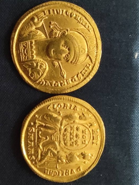 ثلاث عملات نقدية تعود للعصر الروماني  2