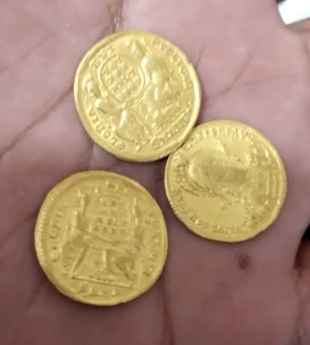 ثلاث عملات نقدية تعود للعصر الروماني  4