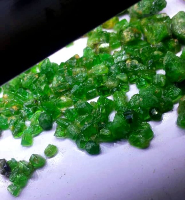 زمرد طبيعي ١٠٠%  Natural emeralds 2