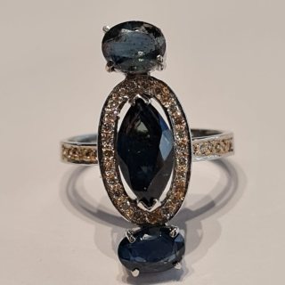 Diamond Ring with gemstone 4