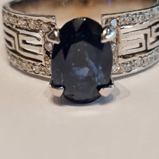 Diamond Ring with gemstone 7
