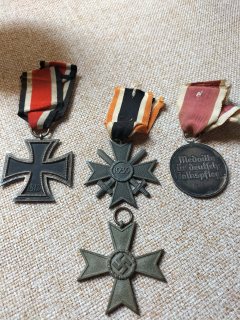 ميداليات وأوسمه لضباط هتلر النبلاء من العصر النازي الالماني 2