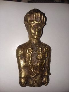 تماثيل مصنوعه من الذهب