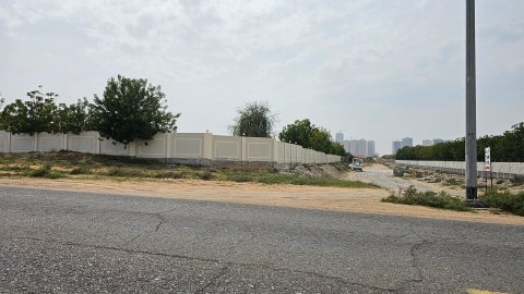 للبيع أراضي تجارية تصريح بناء مول طابق أرضي واول  في منطقة الحليو بإمارة عجمان  2