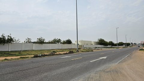 للبيع أراضي تجارية تصريح بناء مول طابق أرضي واول  في منطقة الحليو بإمارة عجمان  3