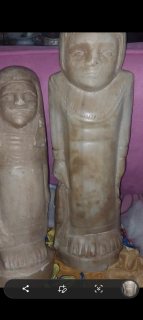 تمثالين من العصر القديم 