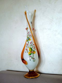 مزهرية أنتيك من زجاج الأوبالين الفرنسي الأبيض المستوحى من فن المورانو