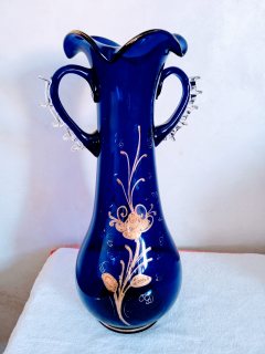 مزهرية انتيك من الزجاج الأزرق الفرنسي المطلي بماء الذهب  1