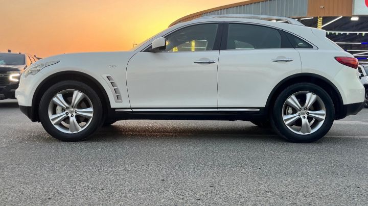 Infiniti FX35 V6 3.5L Full Option Model 2009  7