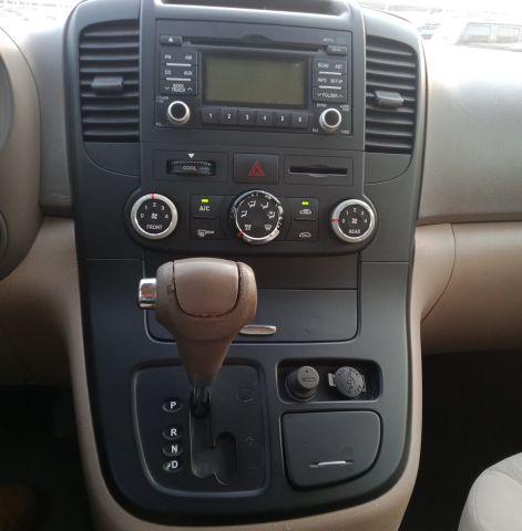 Kia Carnival V6 3.3L Model 2015 3