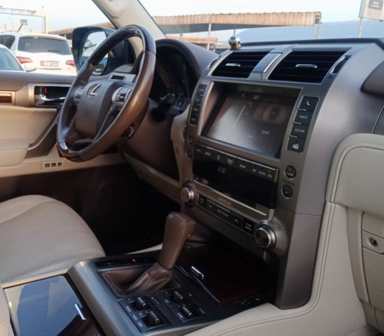 Lexus GX 460 V8 4.6L Full Option Model 2014 7