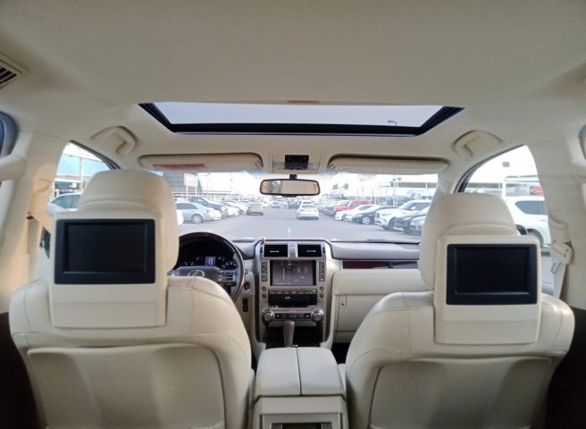 Lexus GX 460 V8 4.6L Full Option Model 2014 9