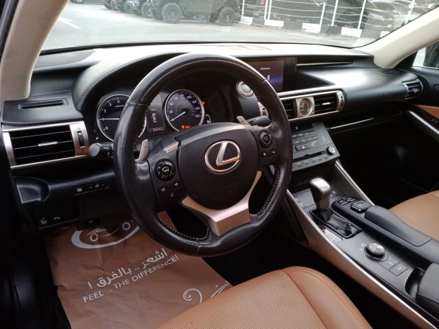 LEXUS IS 250 V6 2.5L Full Option Model 2015 4