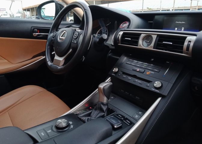 LEXUS IS 250 V6 2.5L Full Option Model 2015 10