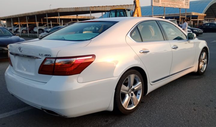 Lexus LS460 4.6L V8 Model 2011 6