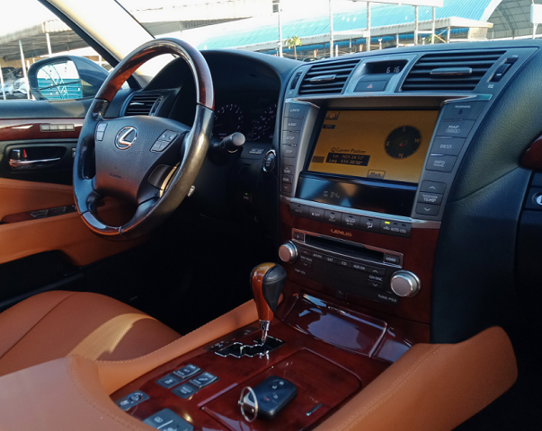 Lexus LS460 4.6L V8 Model 2010 8