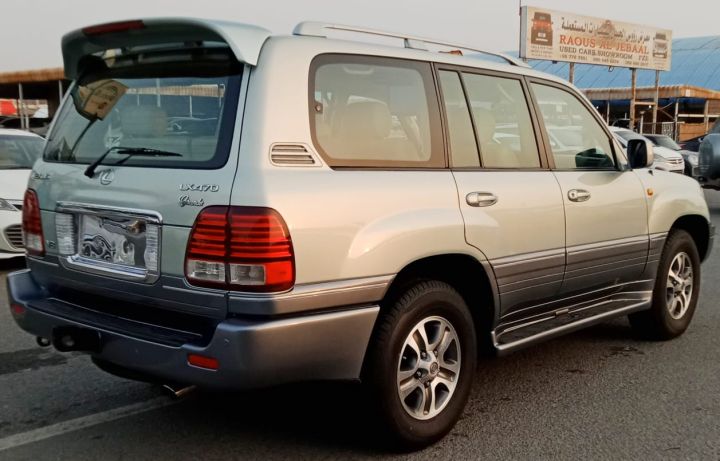 Lexus LX470 V8 4.7L Full Option Model 2005