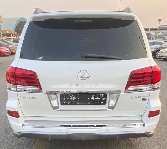 Lexus LX570 S V8 5.7L Full Option Model 2011 5