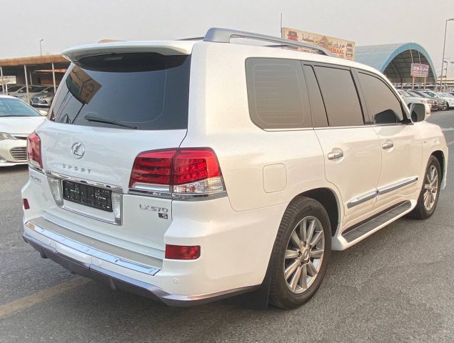 Lexus LX570 S V8 5.7L Full Option Model 2011 6