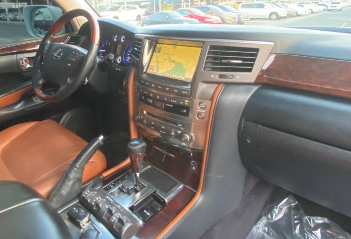 Lexus LX570 S V8 5.7L Full Option Model 2011 7