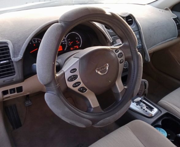 Nissan Altima S V4 2.5L Model 2011 8