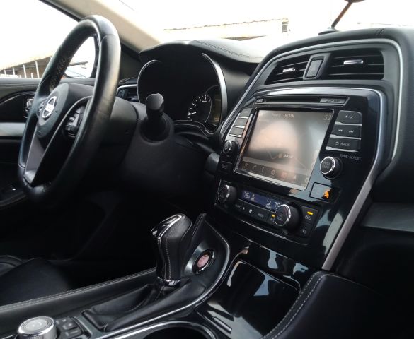 Nissan Maxima SV V6 3.5L Model 2018 4