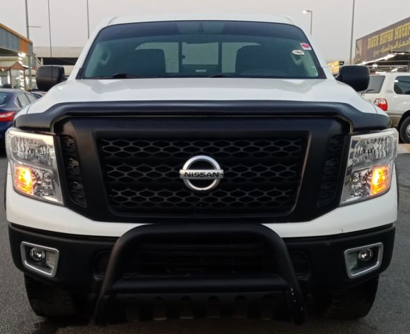 Nissan Titan XD 4X4 V8 5.6L Model 2017 