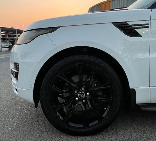 Range Rover Sport HSE V6 3.0L Full Option Model 2014  1