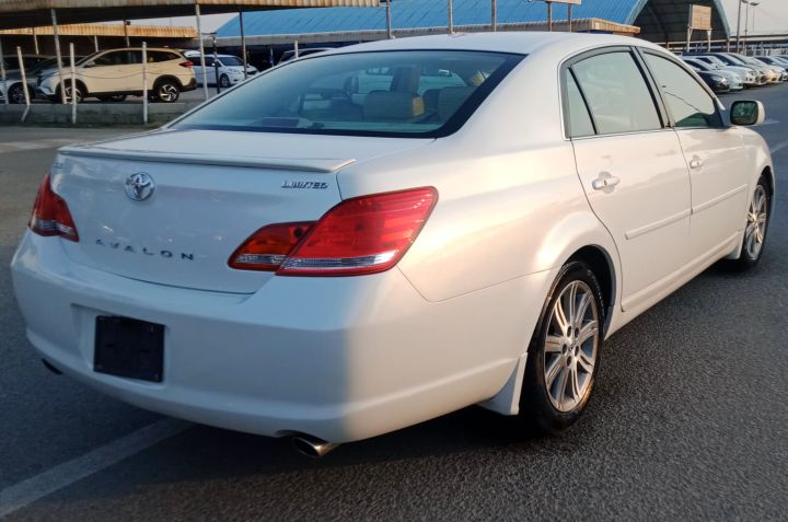 Toyota Avalon Limited V6 3.5L Model 2007 4