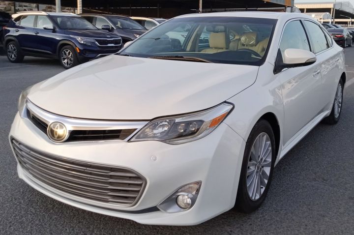 Toyota Avalon Limited V6 3.5L Full Option Model 2014 2