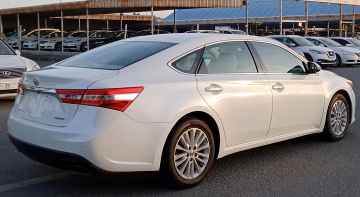 Toyota Avalon Limited V6 3.5L Full Option Model 2014 4